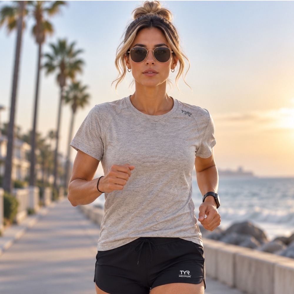 249.NEW TYR Womens Training Tee Oatmeal Heather Grey Short Sleeve Active Shirt M